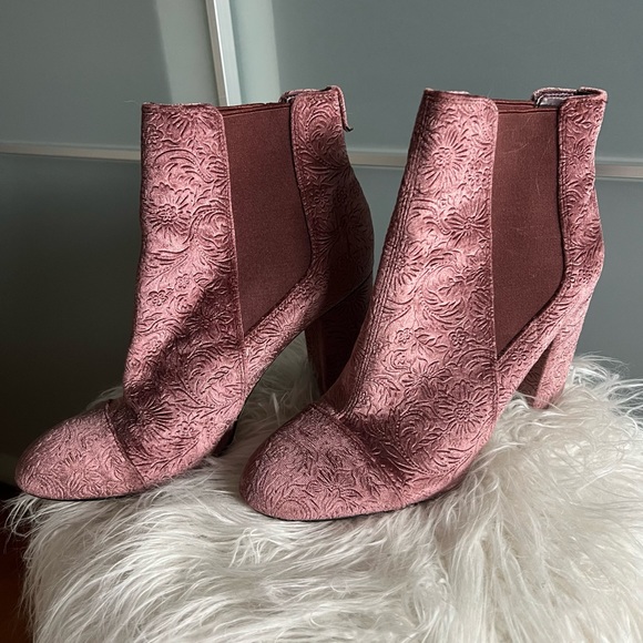 Sam Edelman Pink Patterned Suede Heeled Booties. - Picture 4 of 6
